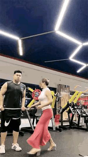 健身房的女孩，就是不一样。