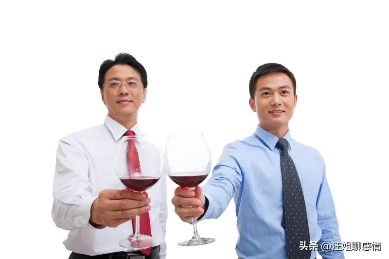 为什么说同桌喝酒酒友死亡要赔偿？

老张头走的那天晚上，桌上还剩半瓶二锅头。几个
