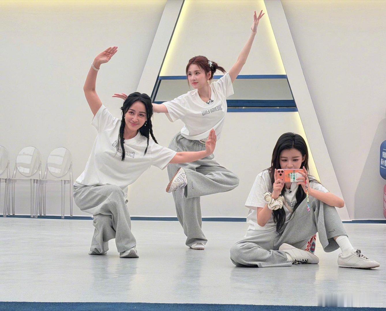 孙怡组真唱乘风2026真的被孙怡组惊艳到！全开麦真唱超稳，歌声温柔有力量，带病依