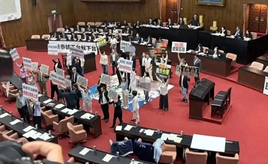 国民党正式对外宣布，7月16日，台湾地区国民党立院党团公布自行搭建的“油迹可循”