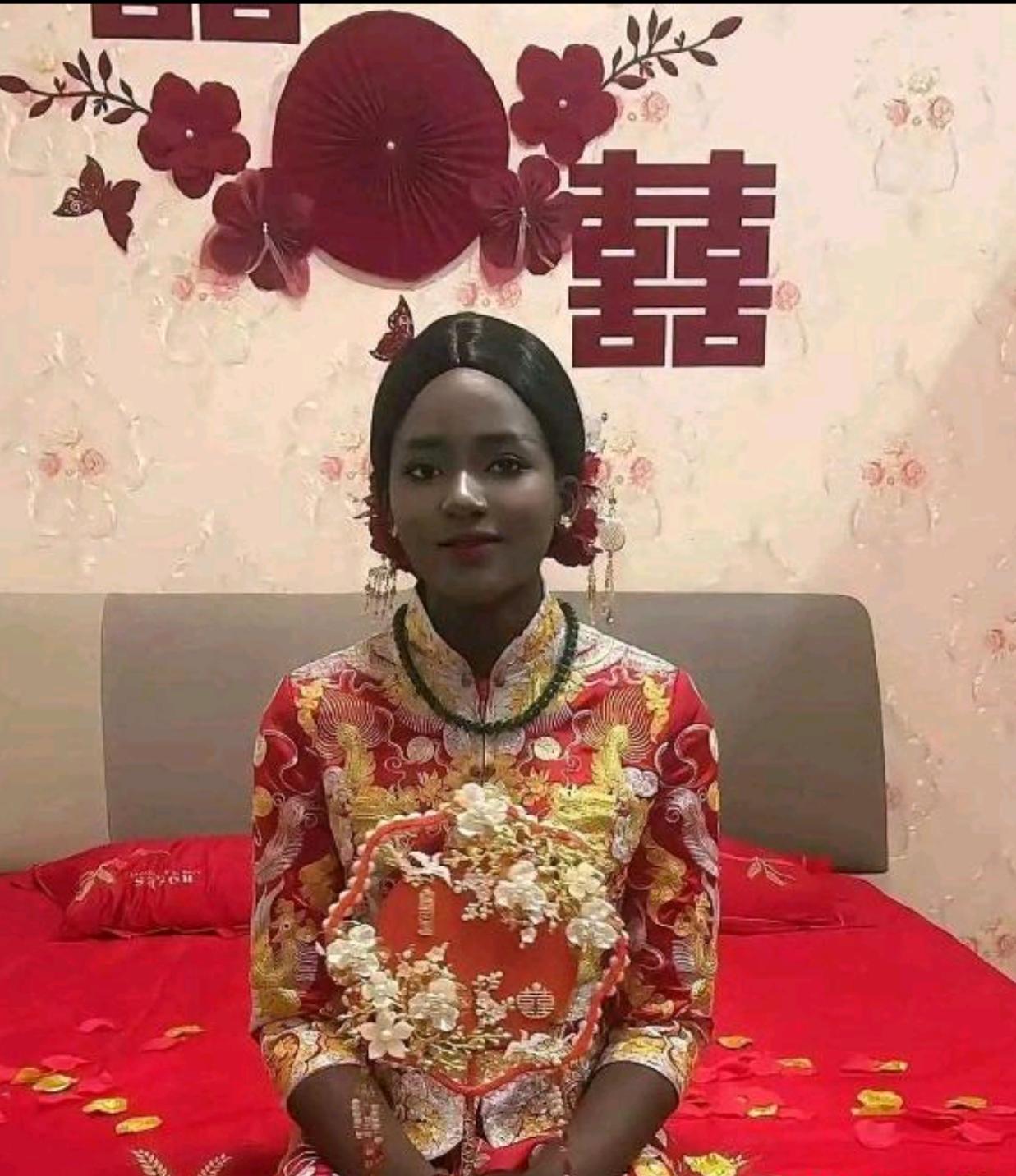 新郎为了迎合新娘，也是拼了啊