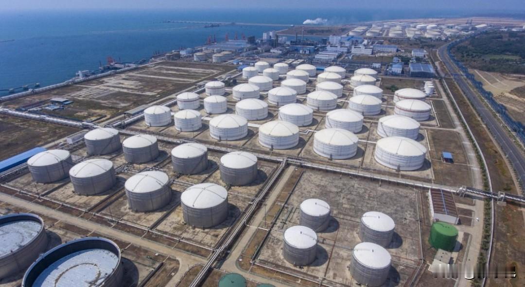 华尔街日报5月26日发文说：“中国隐秘储备或是油价未进一步飙升的原因。据Mark