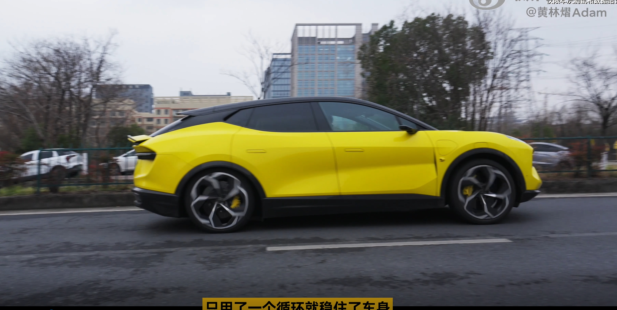 对于一台中大型SUV来说，整车稳定性是非常重要的。刚看完了几台豪华SUV的飞坡横