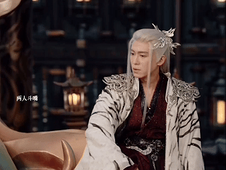 白日提灯雪糕穿帮 陈楚河在白日提灯里的这个造型真的太像雪糕了，弹幕应该炸了吧。第