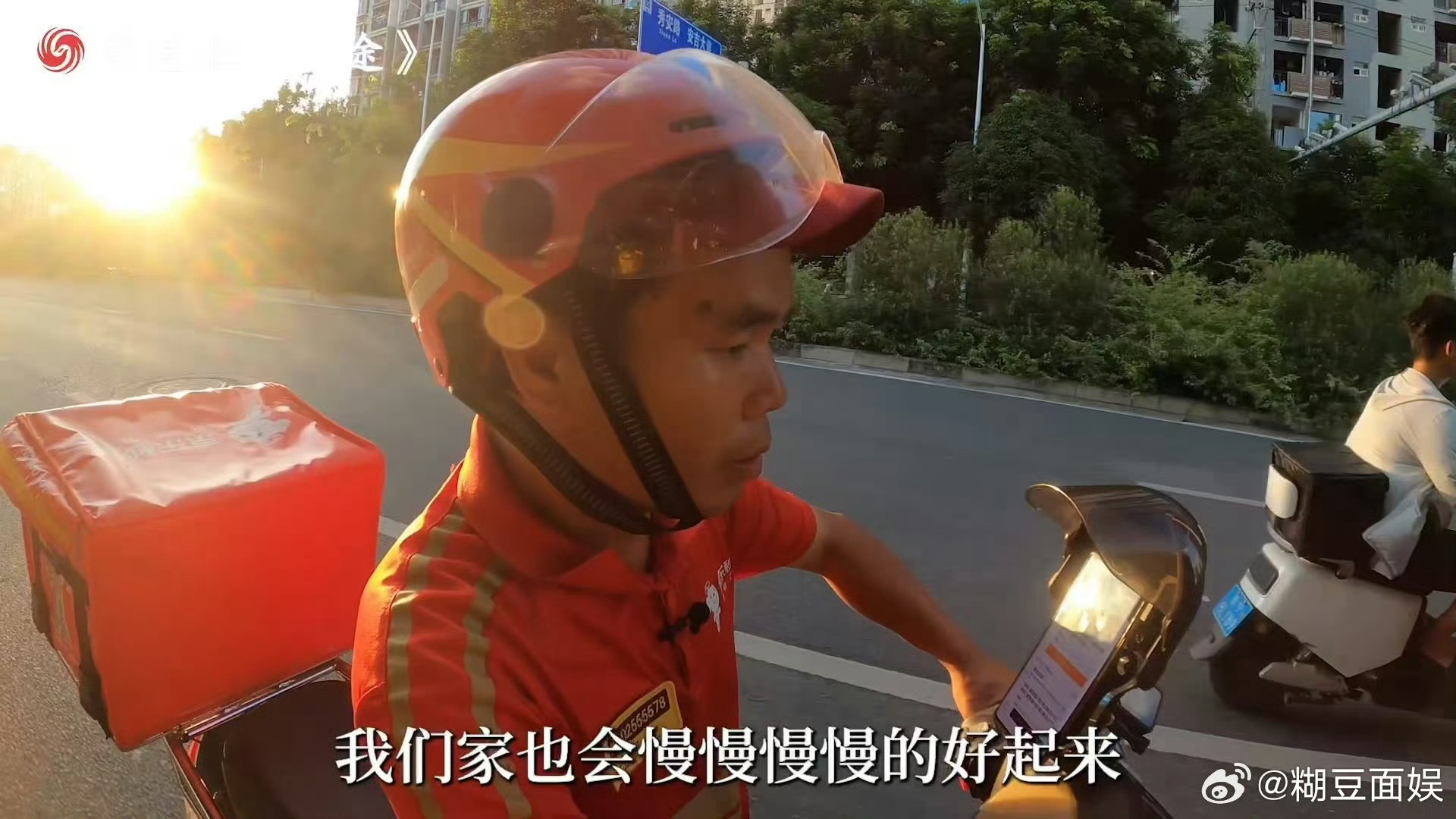 46岁断手大叔跑外卖养家还外债右手没了，生活陷入困境，46岁的他却没有自怨自艾。