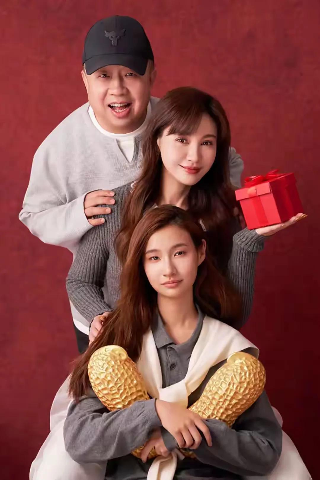 杨雪的老公个子矮，长相很普通，还好女儿长得像妈妈，个子比妈妈还要高。
找个好看的
