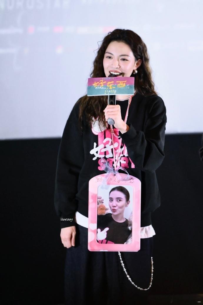 钟楚曦说自己的偶像是梅艳芳和宋佳 在电影《好东西》长沙路演现场，钟楚曦真诚分享了