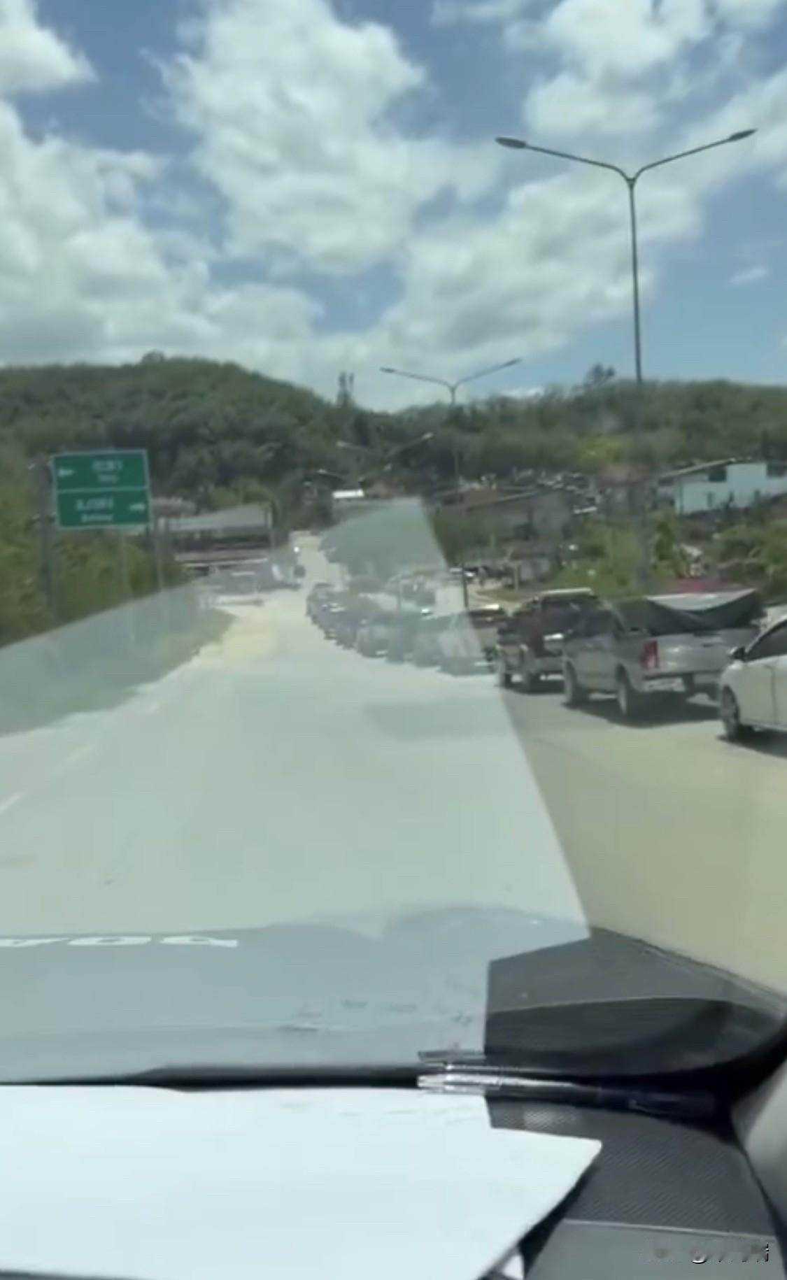 马来西亚限制向泰国车辆销售燃油，勿洞面临汽油抢购潮

由于担心中东冲突导致全球石