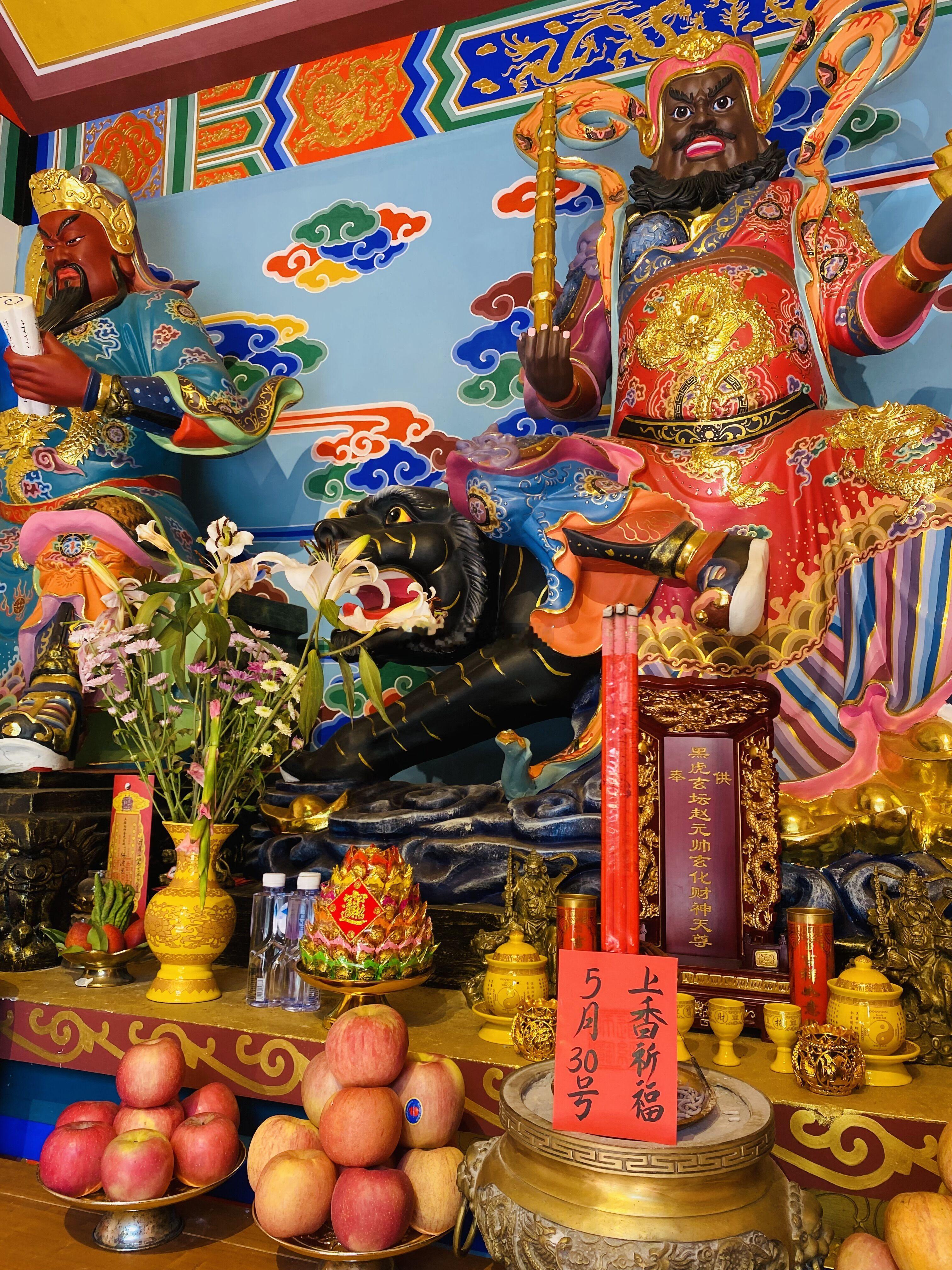 今日黄道吉日，点赞得好运，会有意想不到的惊喜出现，5月30日师父在财神殿为点赞的
