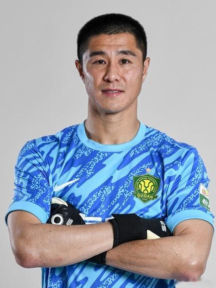 当之无愧的工体守护神，土生土长的北京爷们侯森！本轮对阵辽宁铁人楠波湾一战，联赛出