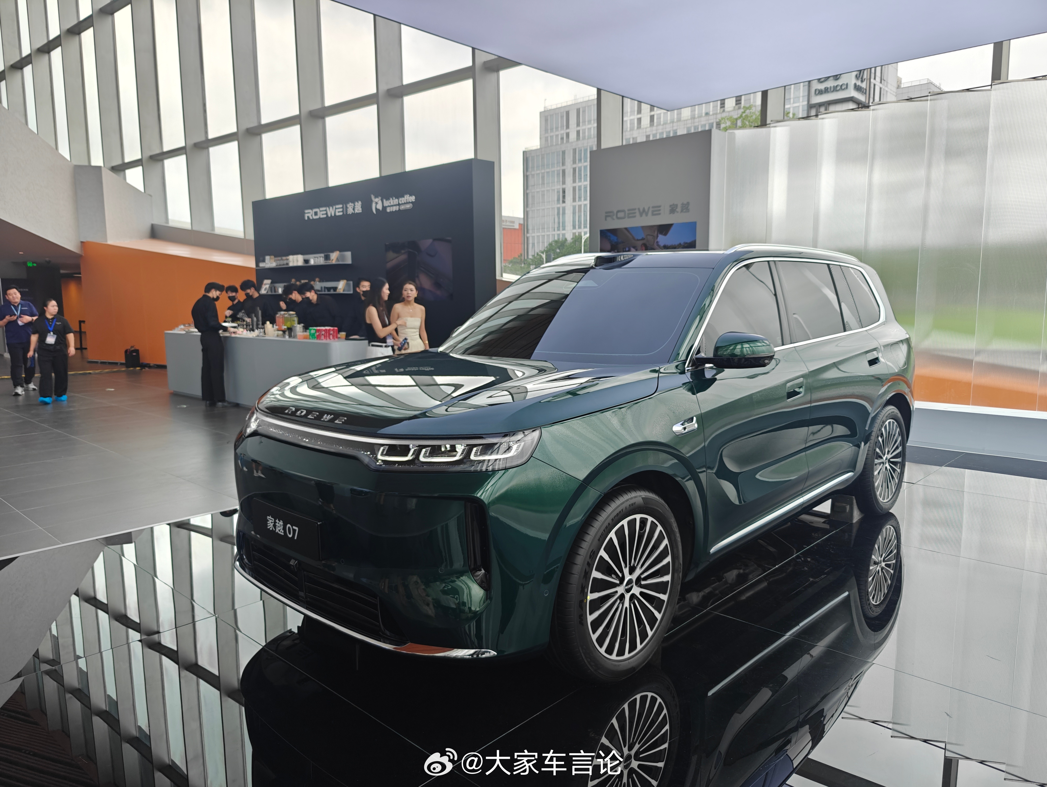 15万级有力竞争者登场，荣威家越07开启盲订。增程大五座SUV，5米车长，轴距2