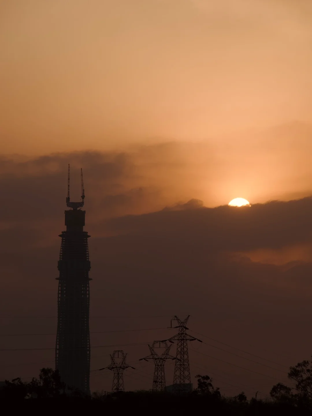 有生之年能看到你封顶不？😔