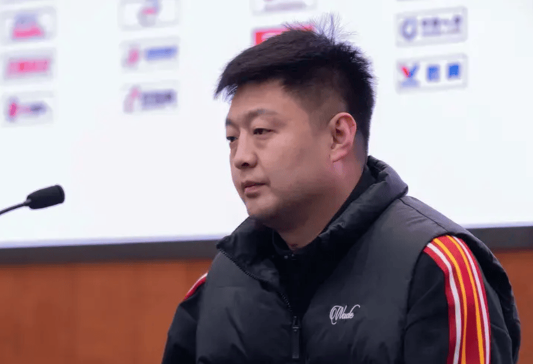 山西助教：潘指导出去是对方动作过大，他出于保护自方球员