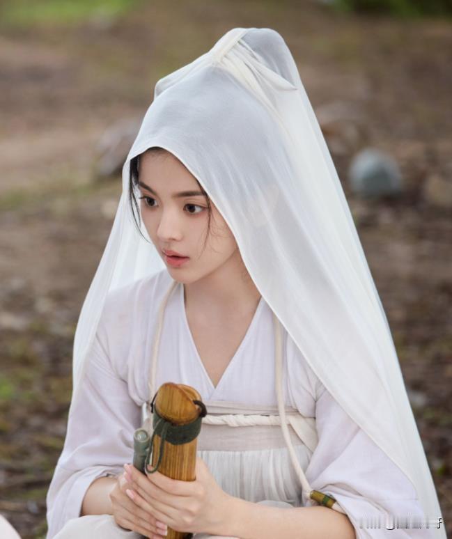 董璇女儿进军娱乐圈！
吴谨言《墨雨云间》开播，谁也想不到，扮演杨超越童年时期的小