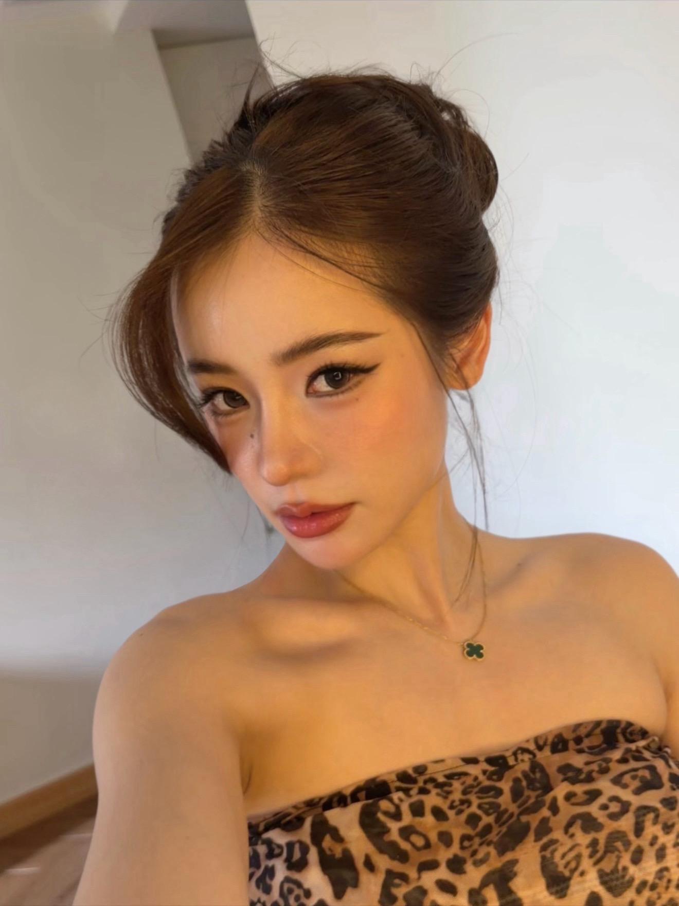 满意的妆容 满意的发型 开心的一天～