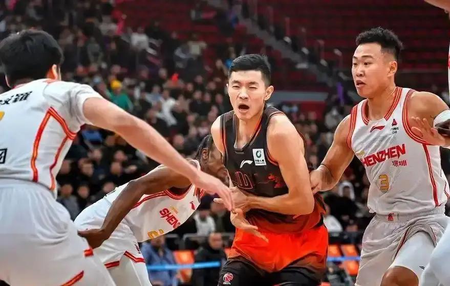 深圳队又换帅，凯利下课，郑永刚顶班。
 
五轮2胜3负，排第12，不算天塌，可管