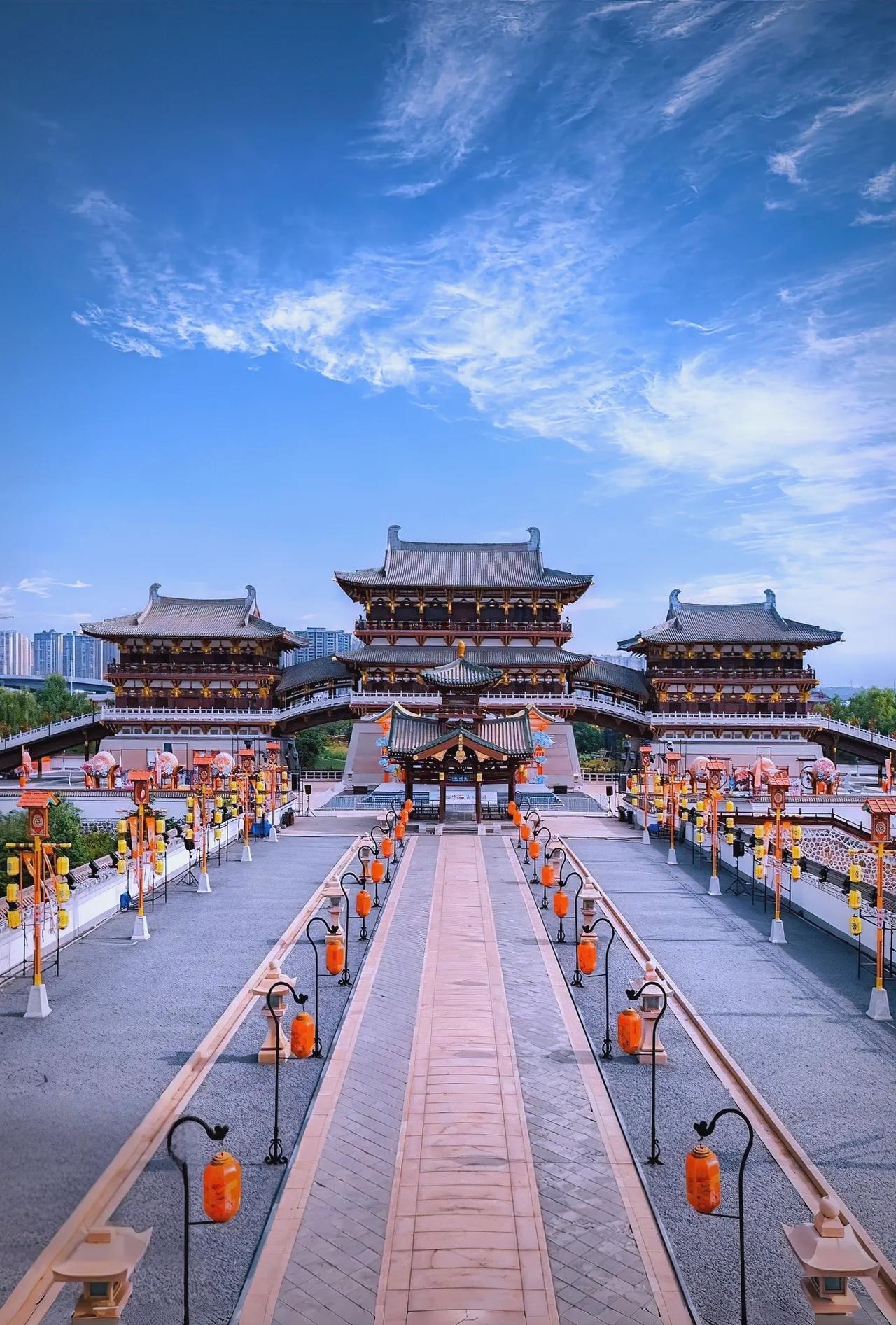 中华文化圣城
华夏文明的精神原点与轴心
洛阳不仅是13朝古都，更是河洛文化的核心