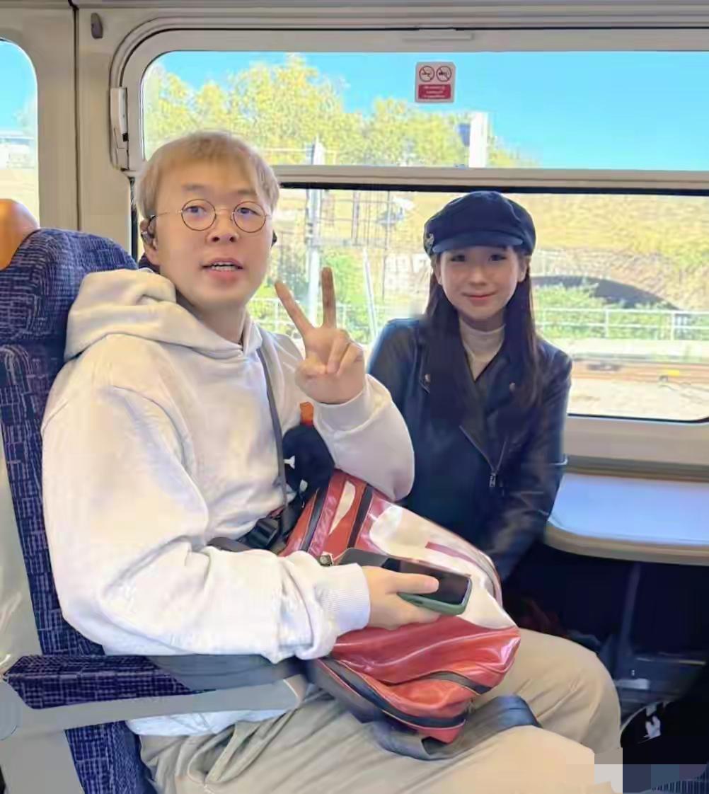 杜海涛非常接地气，和粉丝合影非常热情