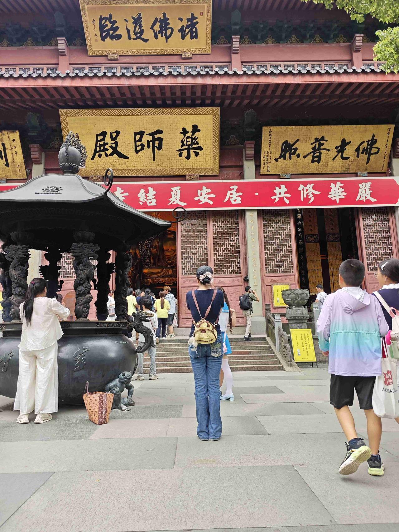 我的今日状态：😁轻松愉快
我这里的天气：🌤️多云

杭州灵隐寺我来过很多次了