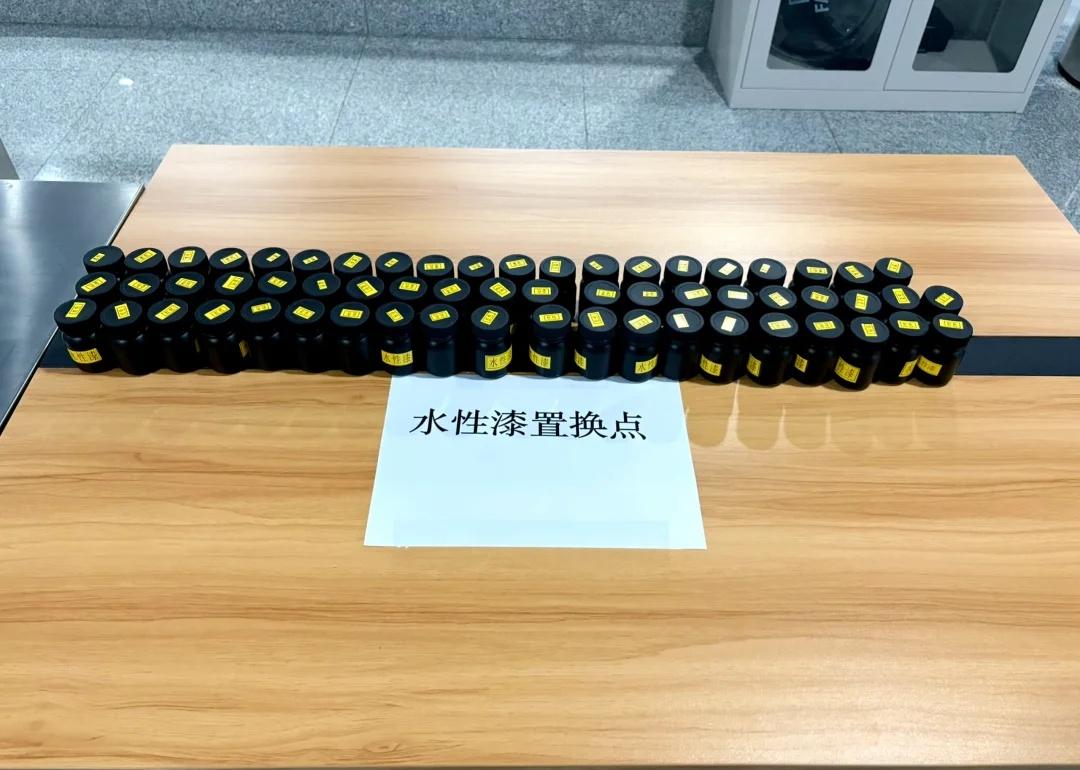 宁波地铁口放了一排水性漆
宁波清明节地铁免费
于是一早和家人出发去鄞州公园看花