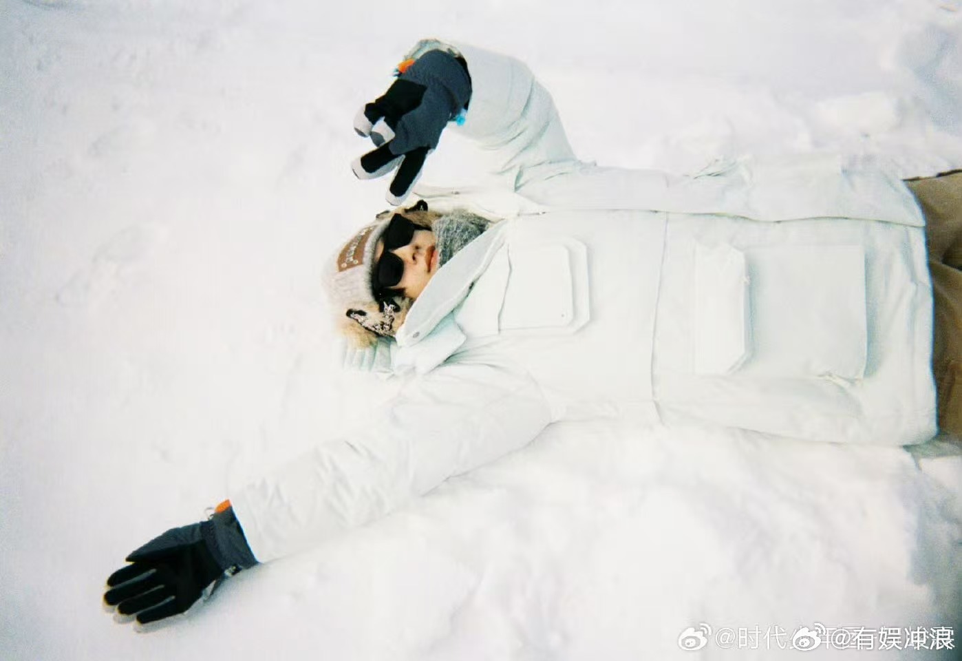 贺峻霖说这里不让睡觉贺峻霖这里那里不让睡觉贺峻霖这里那里不让睡觉，哈哈啊哈，