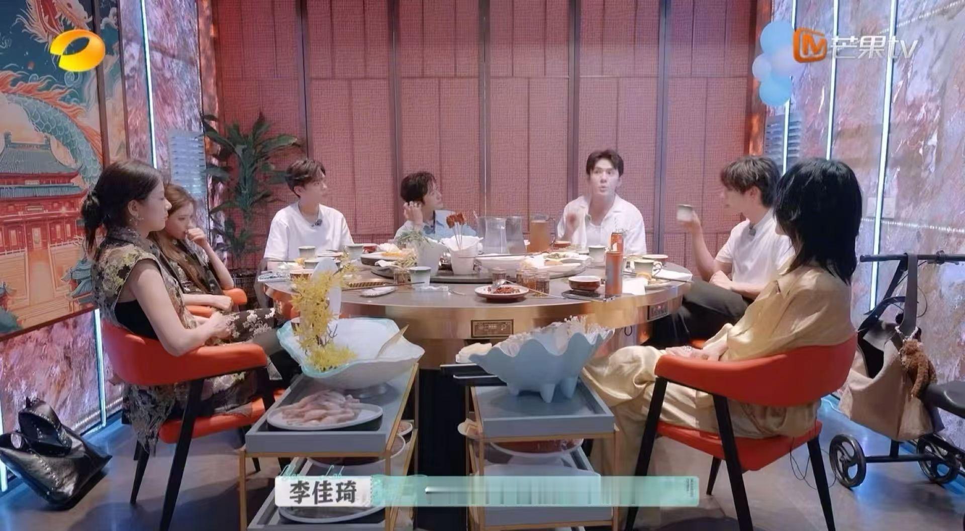 尚雯婕说李佳琦蒙眼往前跑巴黎合伙人名场面巴黎合伙人 尚雯婕的话像带着能量，既点出