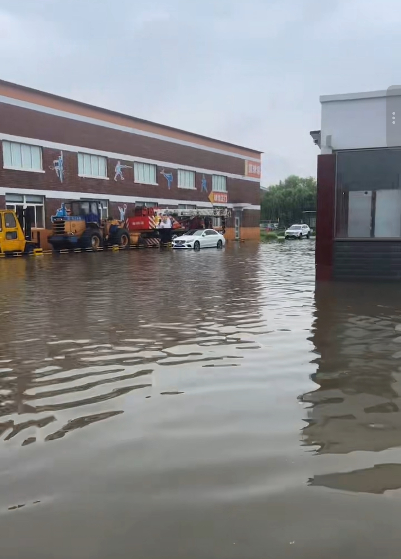 北京大雨从昨天晚上10点左右开始下到早上8点才停！ ​​​