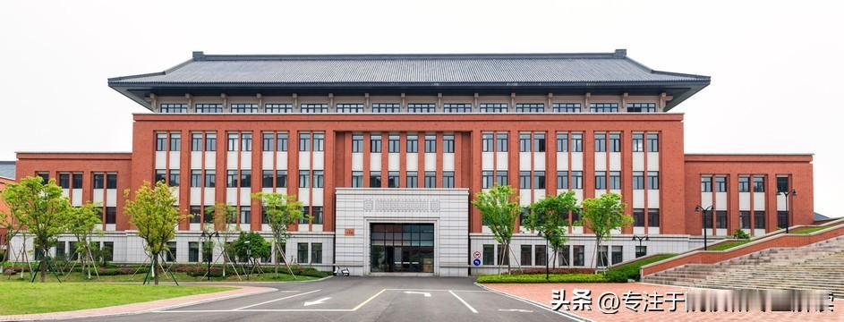 华东五校最强顶尖王牌工科都有哪些国内没有对手呢？

浙大：计算机、软件、光学工程