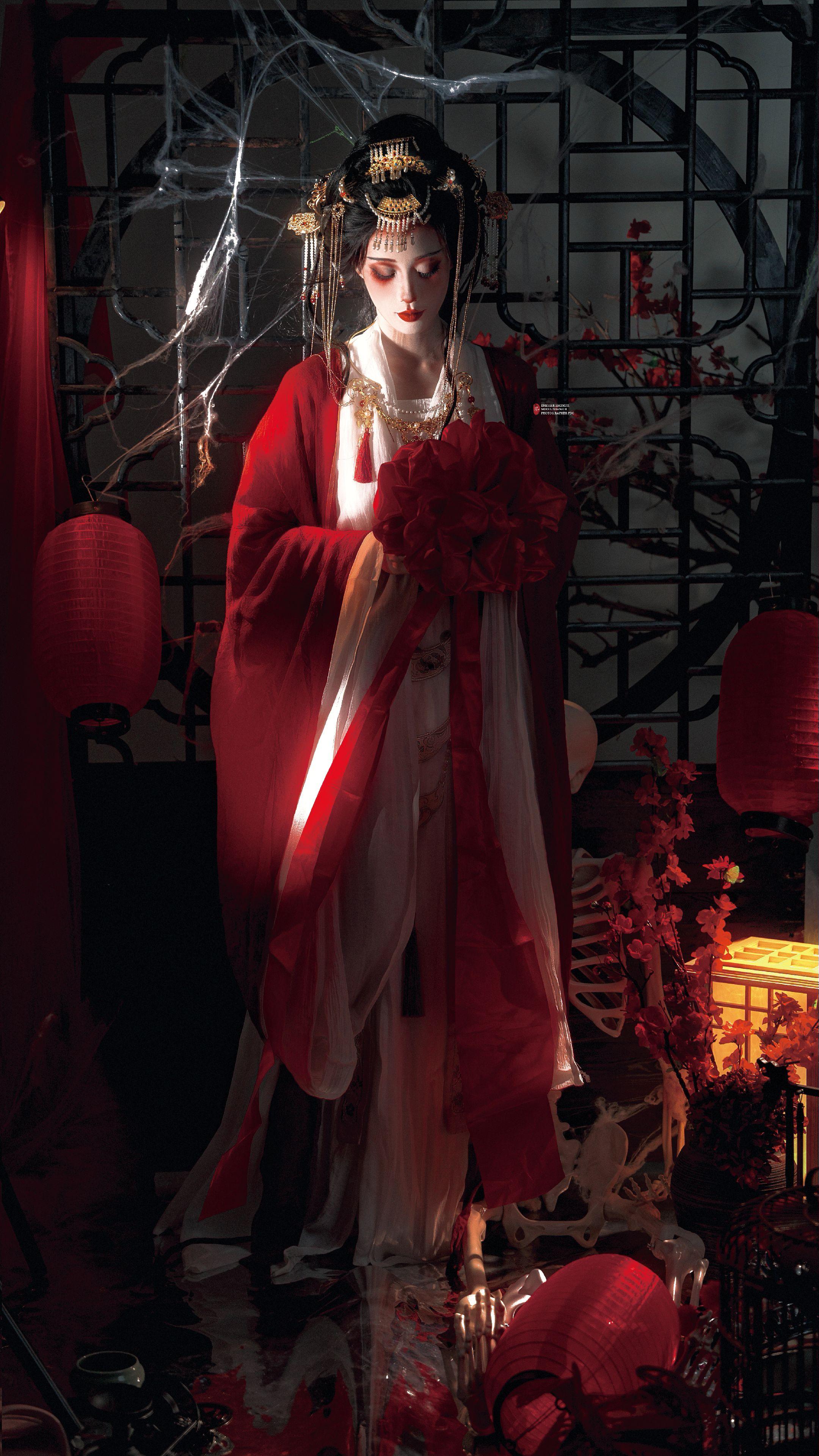 姐姐吃血不吃人。