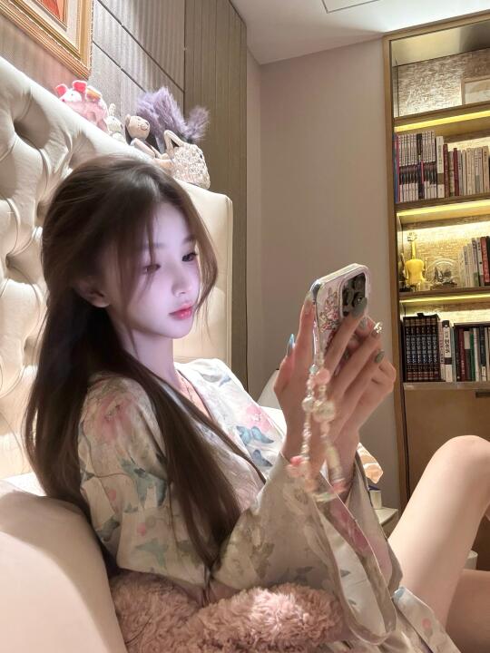 怎么又难过了？ 是不是又把自己当回事了？ 自拍