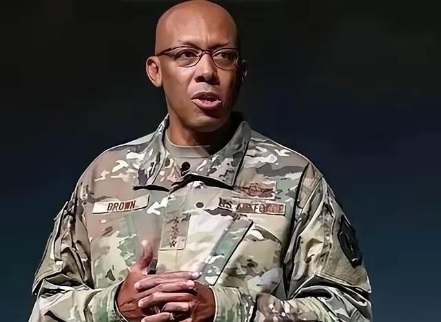 美国人现在终于知道害怕了，其空军参谋长四星级上将布朗说：中国的六代机虽然可怕，但