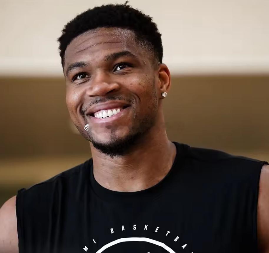 美媒Bleacher ReportNBA各队今夏休赛期操作进行了评级。根据BR评