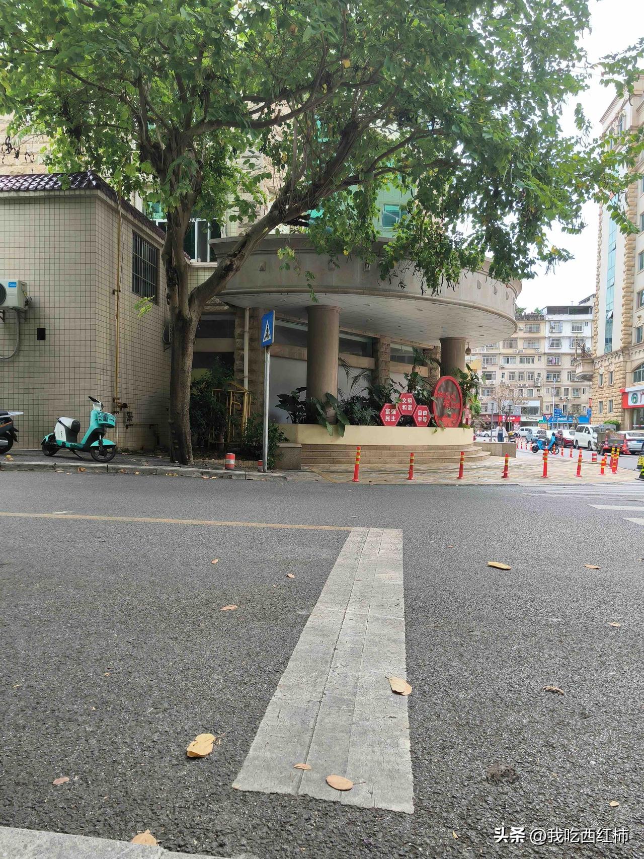 去了一趟人社局好想考公
想考公的感觉又上来了，在苦哈哈的穿着增高鞋沿街问工作的时