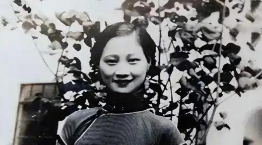 1992年，76岁的孔令侃被人发现，死在纽约的公寓中，而他的手里，还死死捏着一张