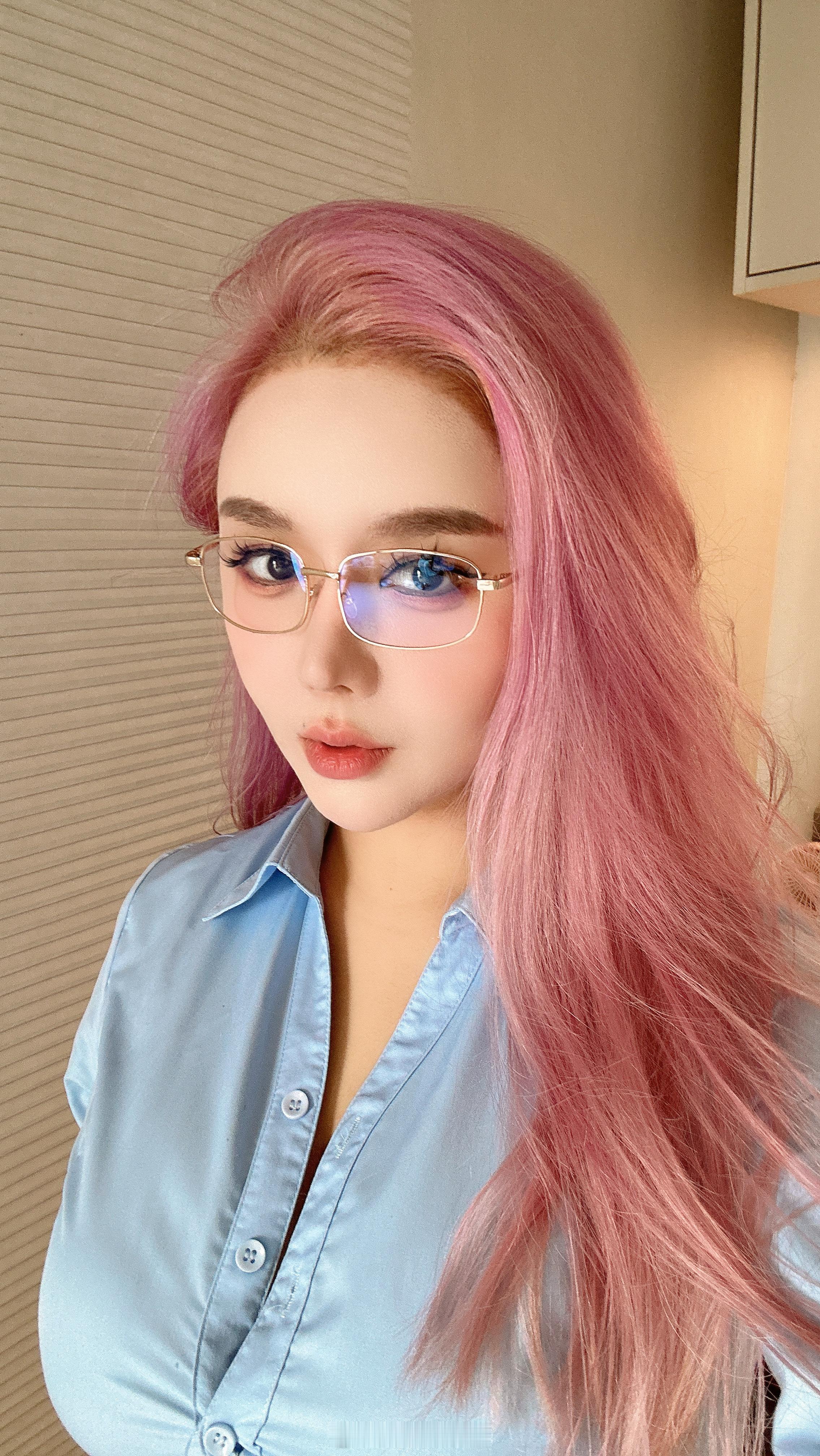 又染粉色了我萨勒芬妮懒  ​​​