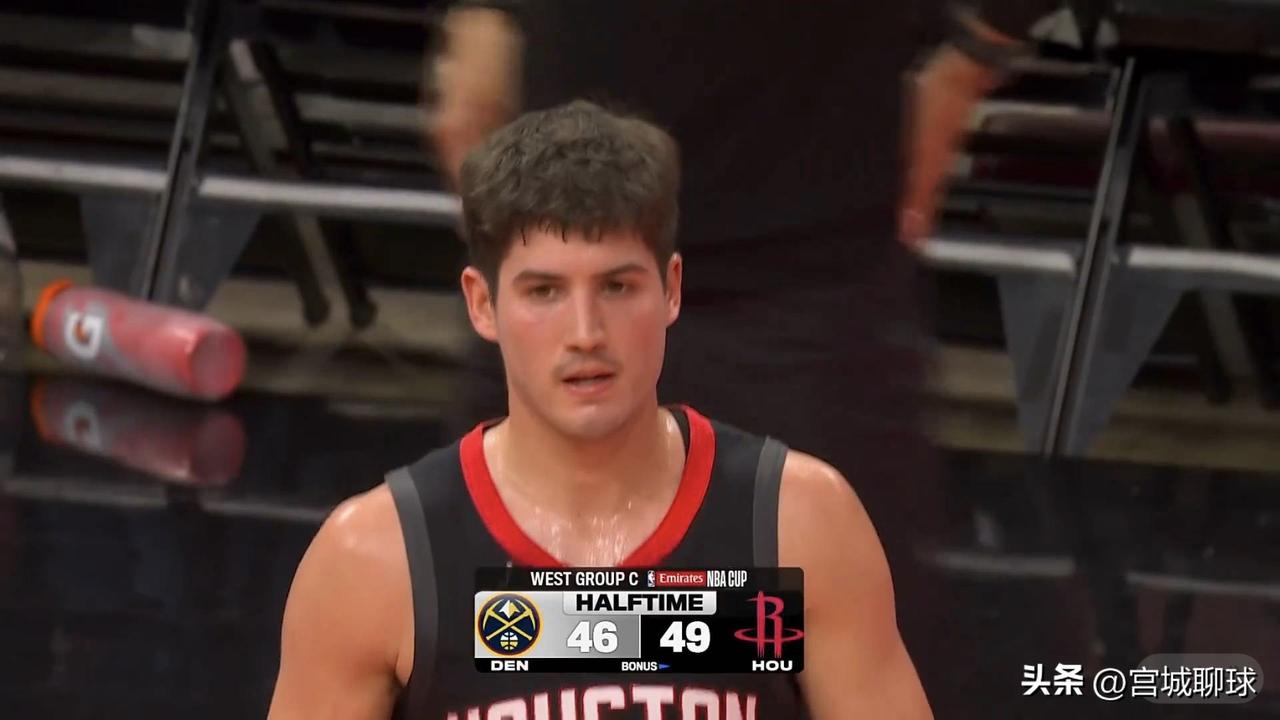 火箭不会的突然大交易的，火箭谢泼德对阵掘金半场28分，其中投射11中8，三分6中