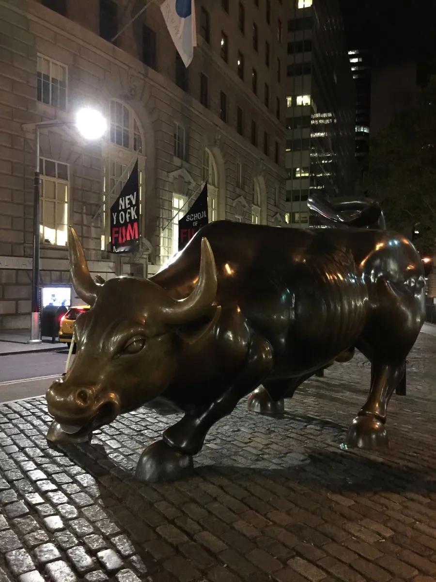 做交易切记不要急功近利，急功近利必输，很多小白把这个市场想的太简单了，认为可以凭