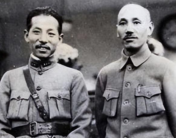 1943年，被软禁已有7年的张学良托人向蒋介石传话，索取一根钓鱼竿。戴笠不明就里