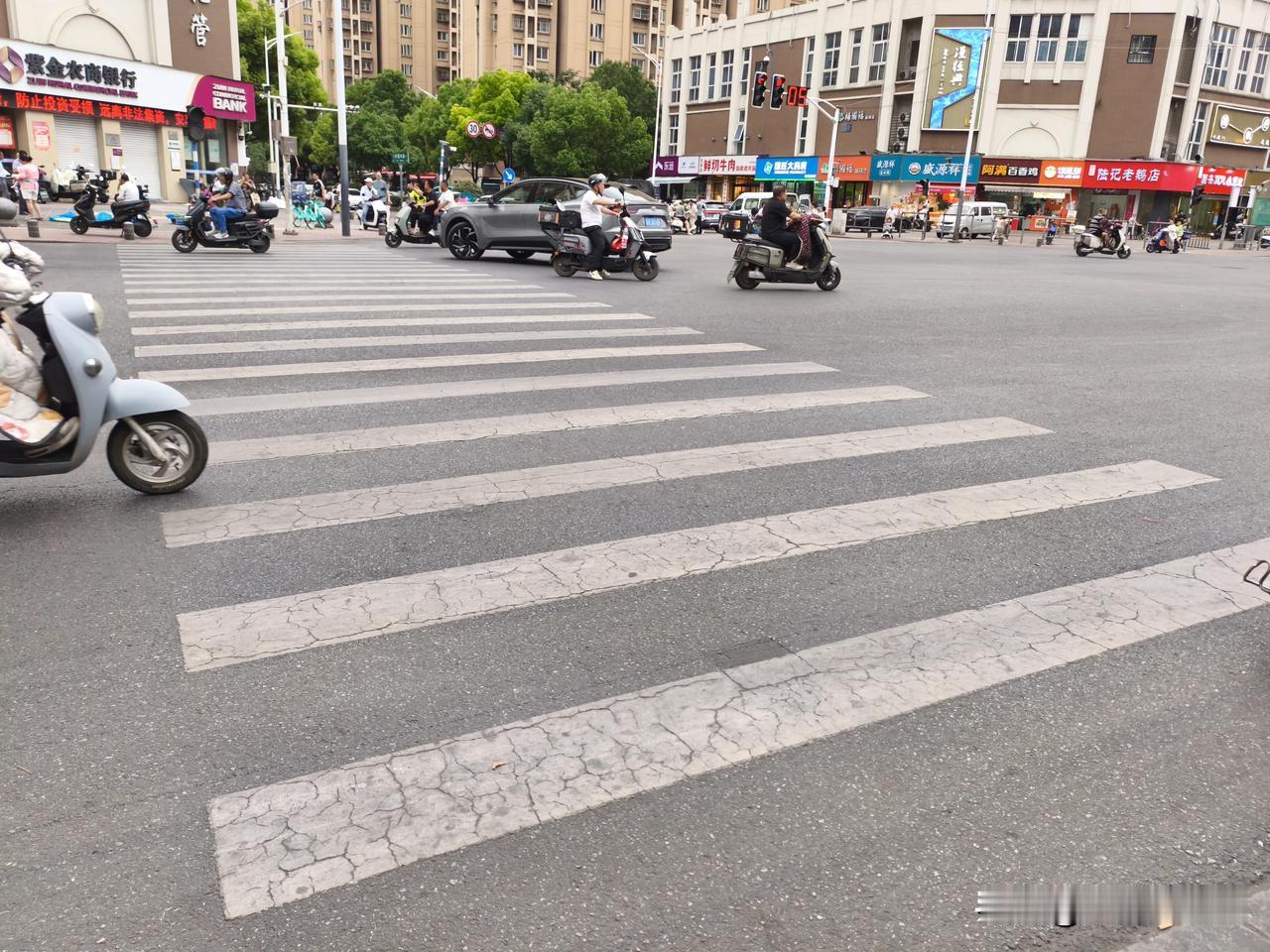点赞南京马群，为高考学子暂停出摊的摊主们
南京马群有一个所谓的“小香港”平日里热