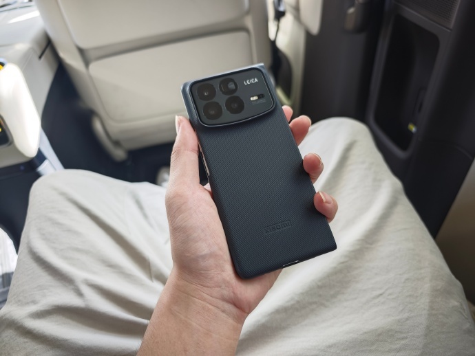 有折叠屏之后完全想不到还能用平板做什么，我的联想Y700本来在浴室里面洗澡时候放