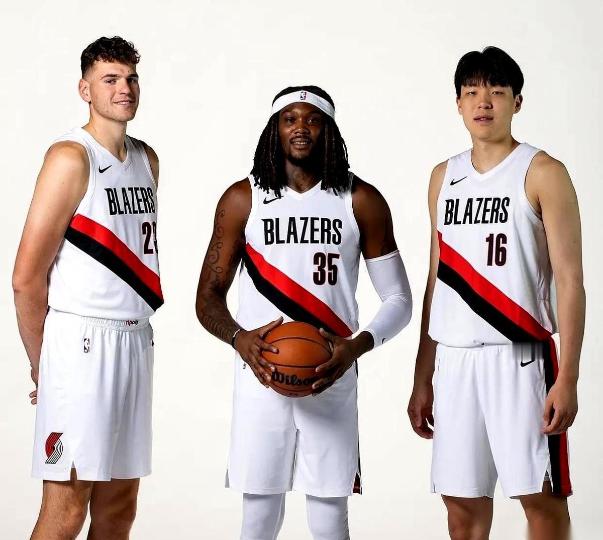 波特兰开拓者队教练组的战术板上，只画了一个鬼影，旁边写着三个字：文班亚马。
为了