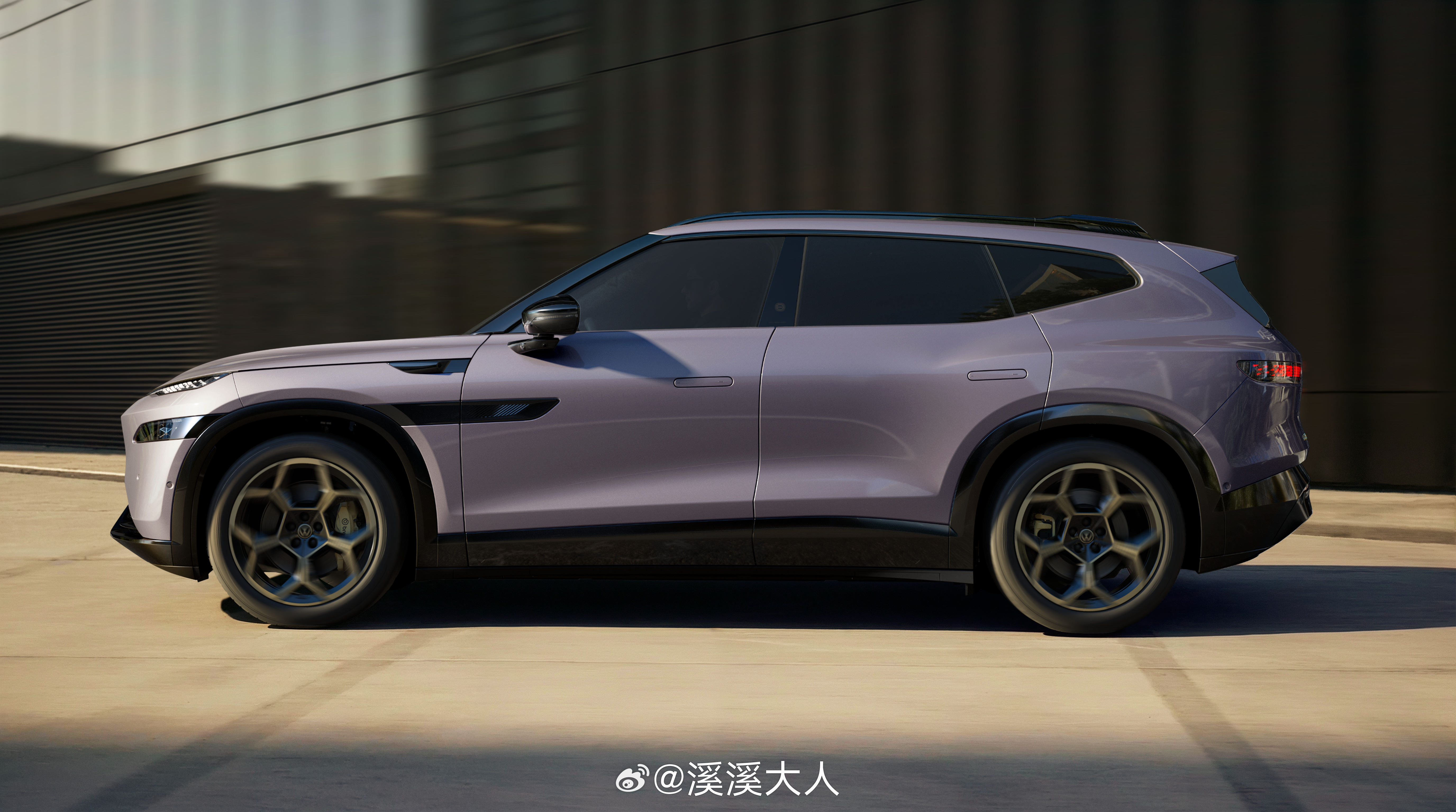 与众08遥遥领先 说起大众，你脑海里肯定会浮现出一个四平八稳的严肃形象，那么说起