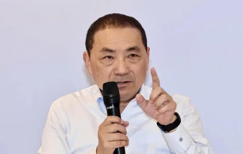 侯友宜，扶不起的阿斗，要连累李四川的选情了。
今天（13日），民调数据显示，李四