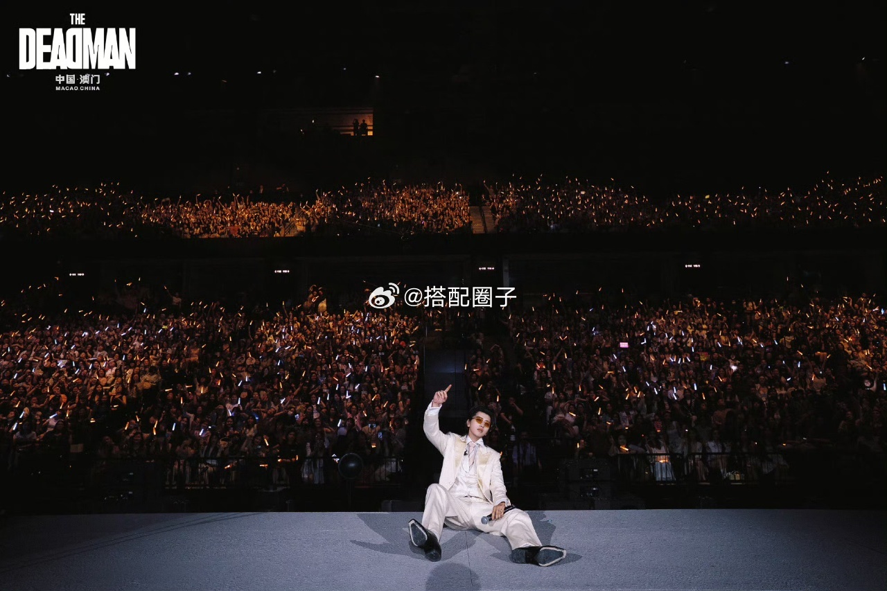 娱乐蔡徐坤演唱会官图蔡徐坤演唱会合照蔡徐坤演唱会官图，这上座率 