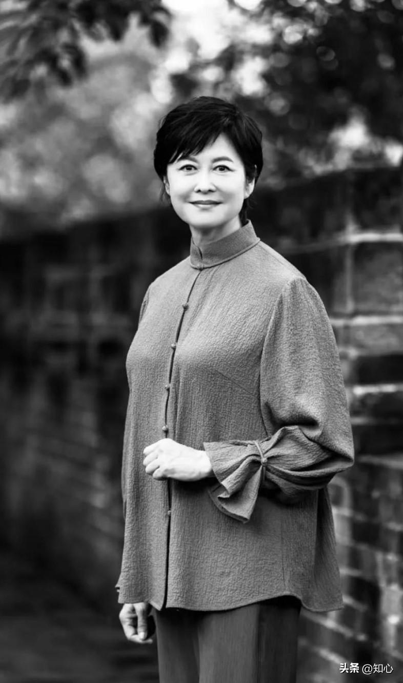 敬一丹去世了，
看到她的死因，我破防了，
她不是死于意外，而是死于我们谁也逃不掉