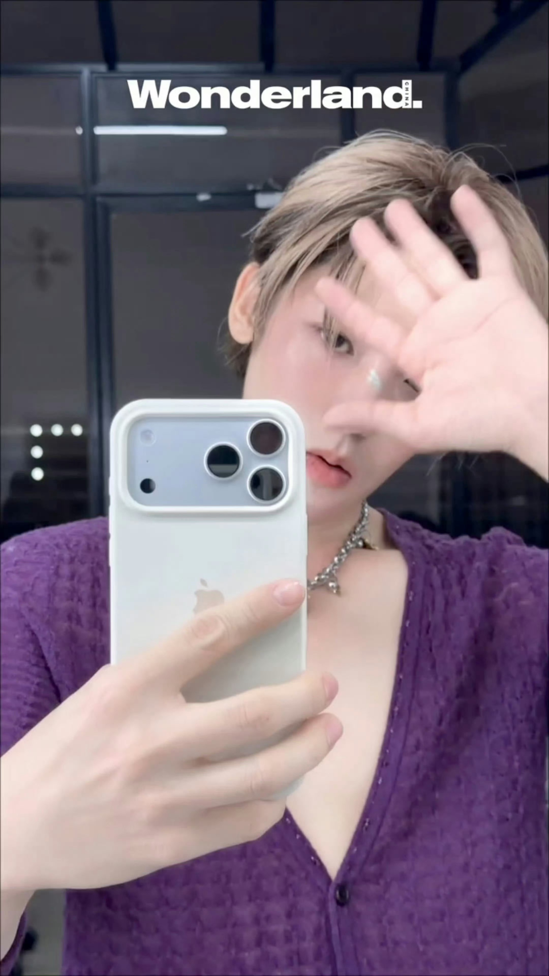 侯明昊杂志拍摄花絮截图，实在是过于俊美了！！