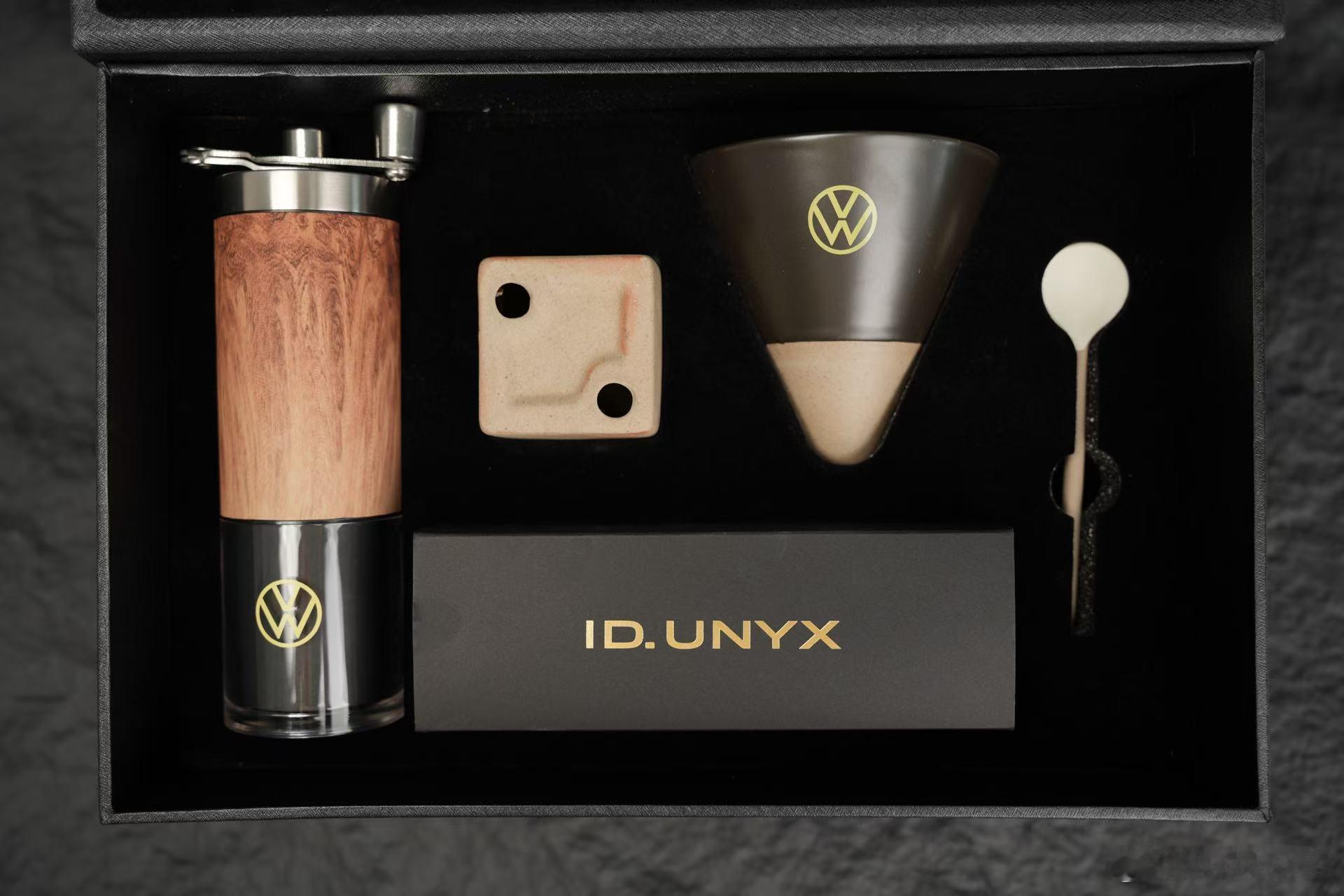 收到了金标大众ID.UNYX咖啡器具套装，改天有空做个手冲尝尝