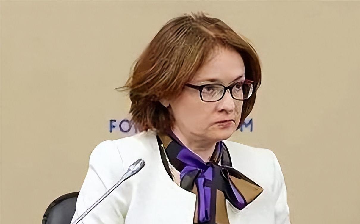 普京对“金融女沙皇”变脸了，降息25个基点背后，是一场残酷的战争经济学。
 
7