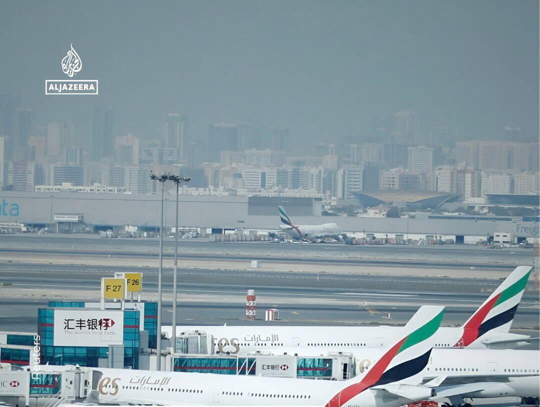 突发新闻——阿联酋官方媒体称，阿联酋民航总局宣布全面临时关闭该国领空，以保障航班