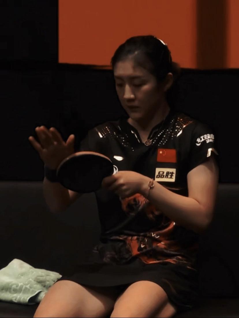 苦尽甘来时 相顾已忘言。八极场慢慢变暗 你是中生代唯一的一位大师姐  ...